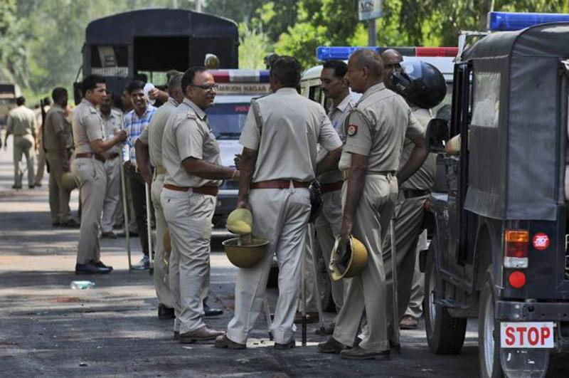 kejriwalstoppedfromenteringbisadavillageindadri